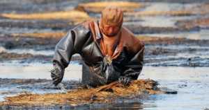 Huge Oil Spill in China