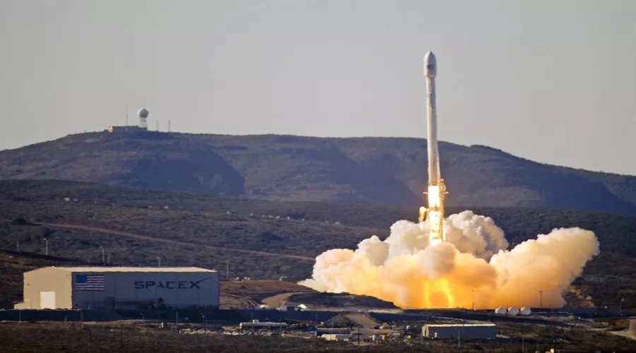 Launch of Falcon 9 carrying CASSIOPE 130929 F ET475 012