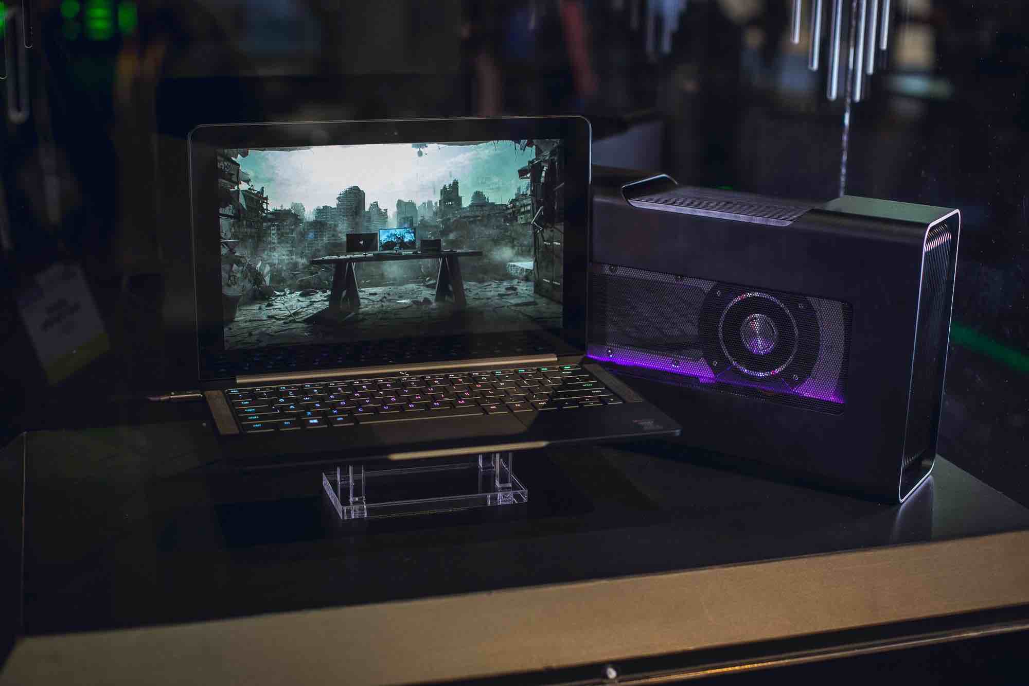 Razer Blade Stealth Is An Ultrabook That Turns Into A Super Powerful Gaming Pc