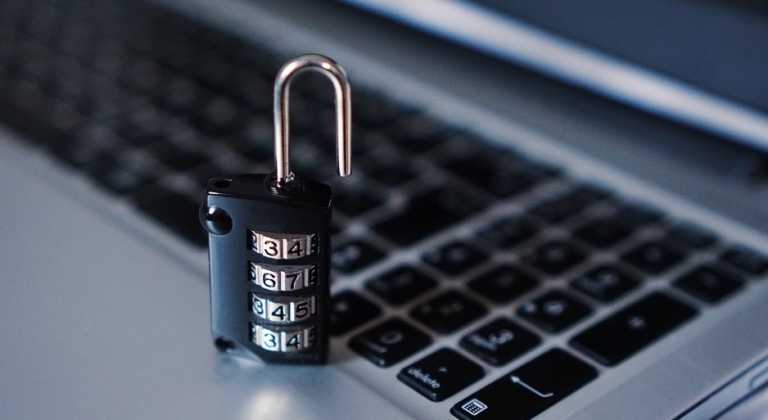 hacking computer injecting spyware