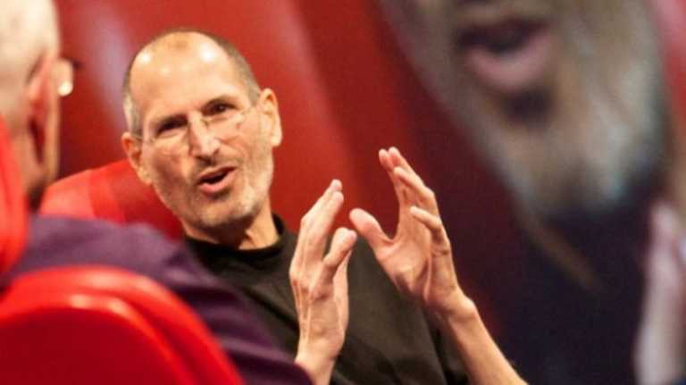 Steve Jobs Explains Why Apple Removes Features From Its Products (Video)