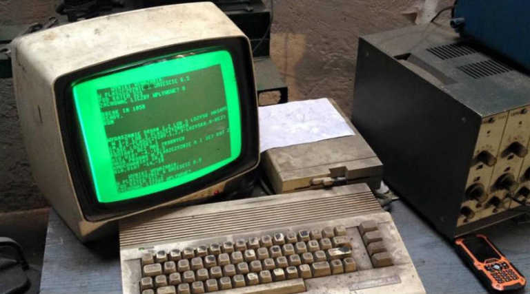 Your Laptop Got Old? This Auto Repair Shop Uses A 25 Year-old Computer
