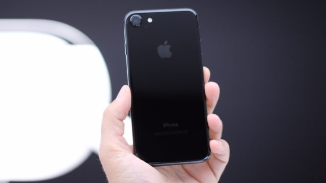Apple iPhone 7 Apple iPhone 7
