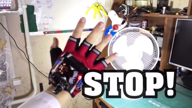 This Arduino-Powered “Time Machine” Glove Freezes Things Like A Boss
