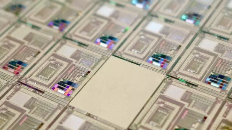 Intel silicon quantum computer chip spin qubit