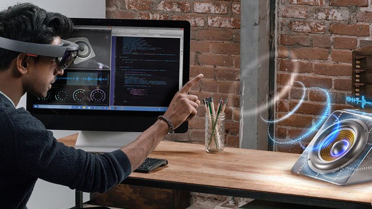 Microsoft’s HoloLens 2 To Launch With A New Windows 10, Report Says