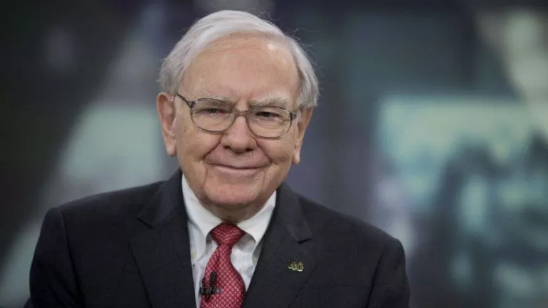 This Man Is Paying Whopping $3.3 Million For Lunch With Warren Buffett