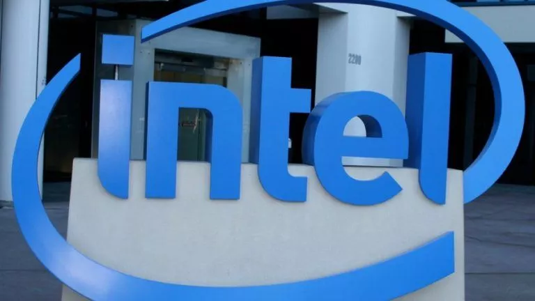 Intel outsources chip production