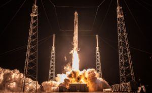 SpaceX_World's first tourist to Moon