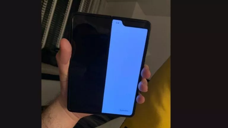 Galaxy Fold Is Suffering From The Most Obvious Issue – Broken Screen
