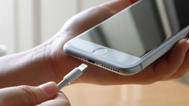 Apple Might ‘Kill’ Lightning Port For 100% ‘Wireless iPhone’ In 2021