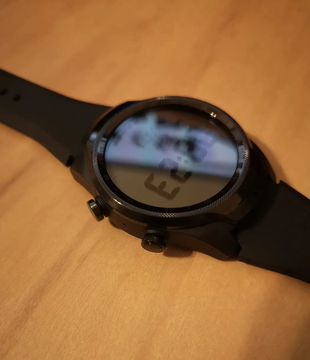 ticwatch pro 4g front