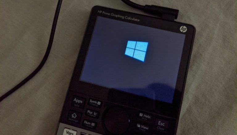 windows 10 iot running on calculator