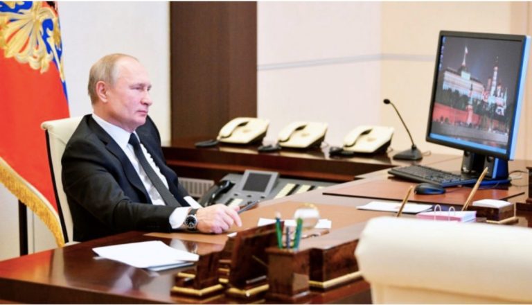 Russia Vladimir Putin using Windows XP