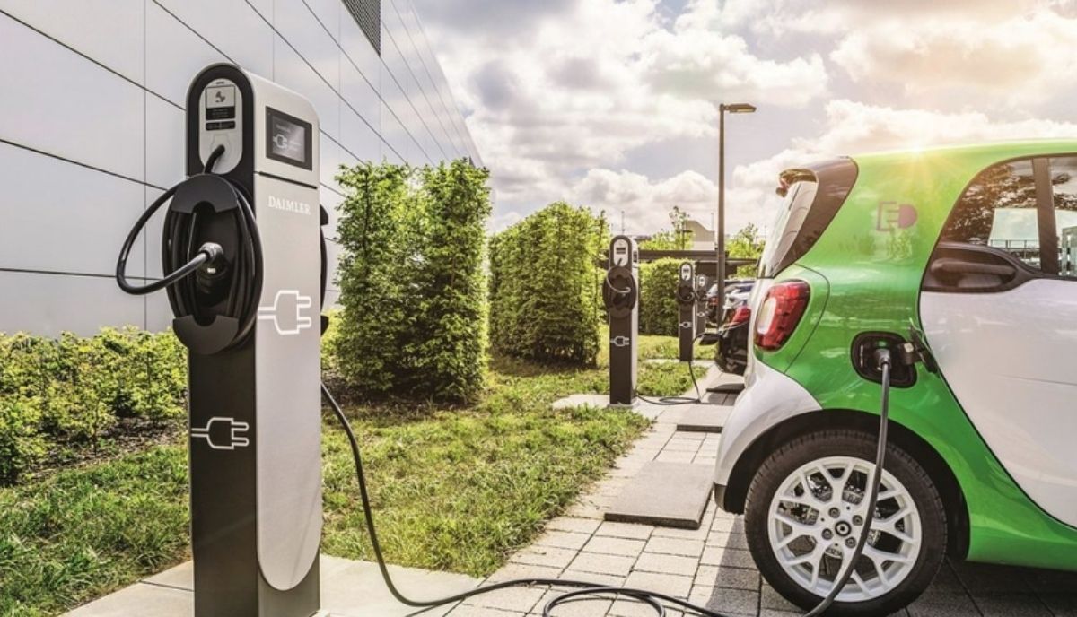 2600 EV charging Stations in a year Indian govt. plans with station at every four km (1)