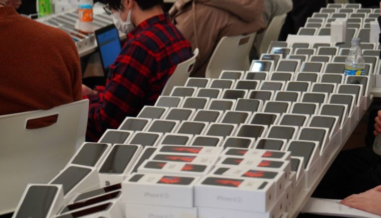 Japan Distributes iPhones To Passengers Quarantined For Coronavirus