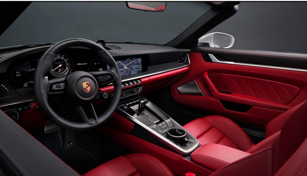 Porsche 911 Turbo S 2021_ Geneva motor show 2020 640hp interior