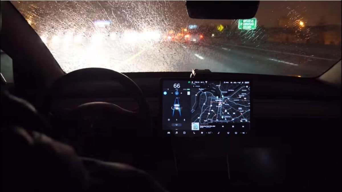 Tesla Model 3 Autopilot-FSD-Rain-dark