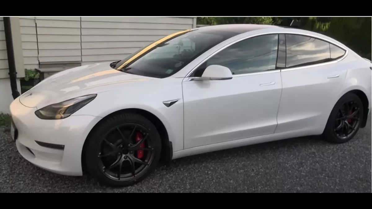 Tesla Model 3 acceleration, black magnesium rims red caliper