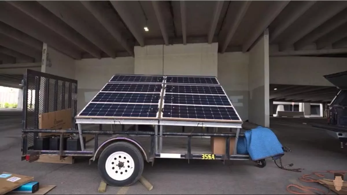 Tesla Model 3 with Solar Panel (2)