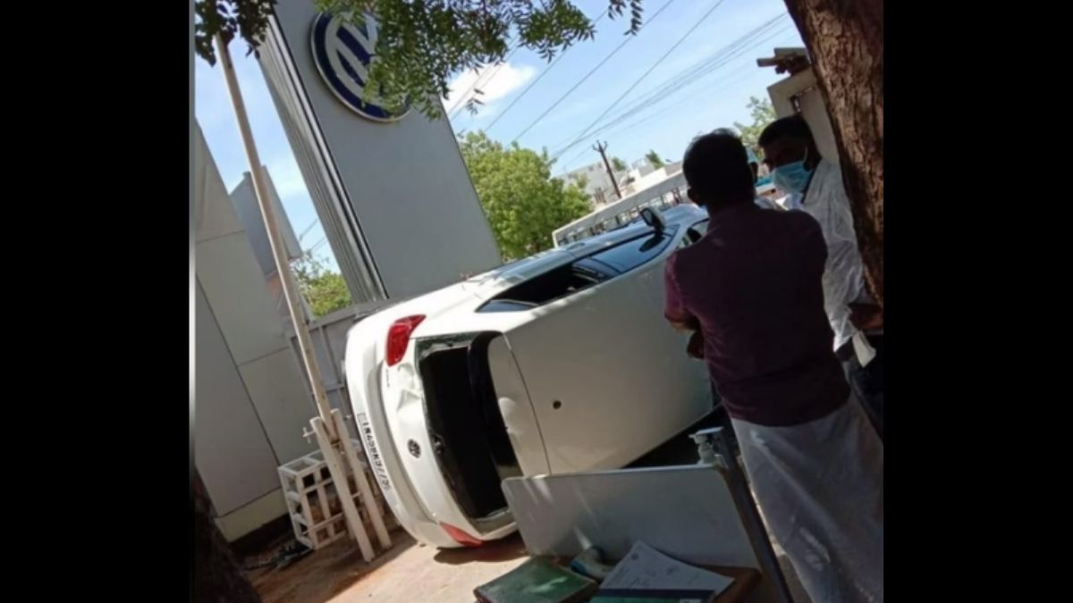 VW Polo Rollover crash at delivery