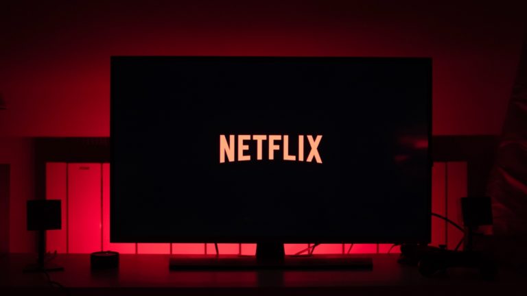 Can’t Decide What To Watch Next On Netflix? Shuffle Button Will Help You!