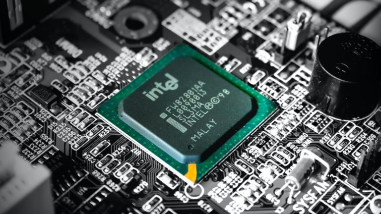 Intel Delays 7nm chip plans