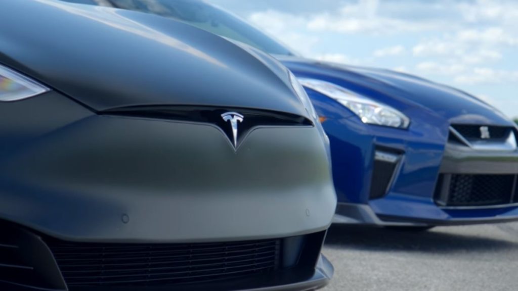 Tesla Model S Vs Nissan GTR Drag Race