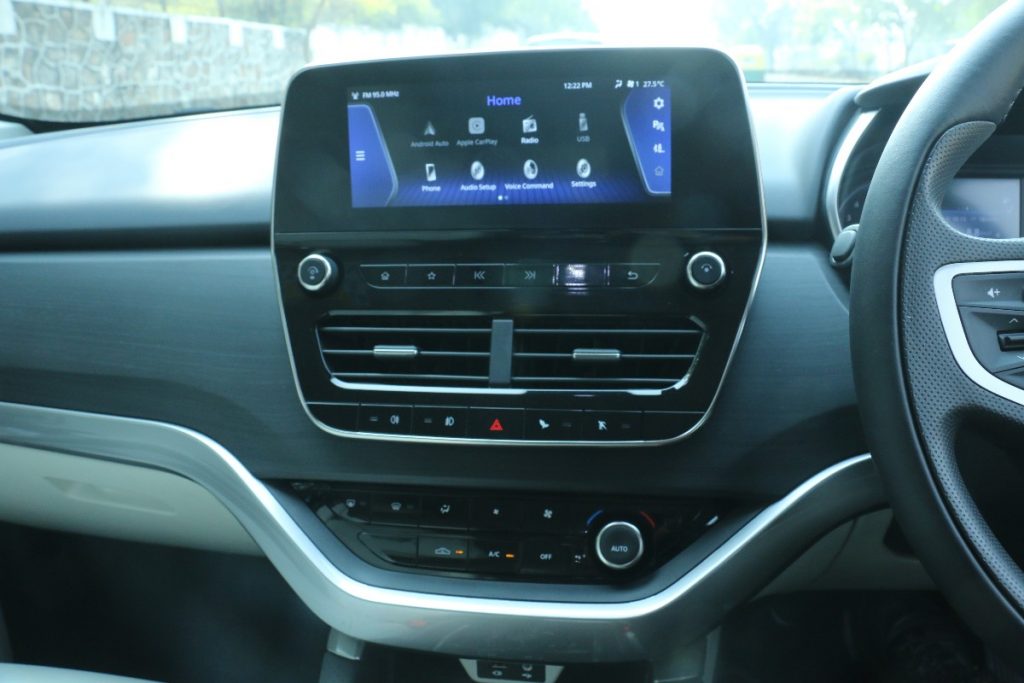 infotainment system and controls in safari 2021