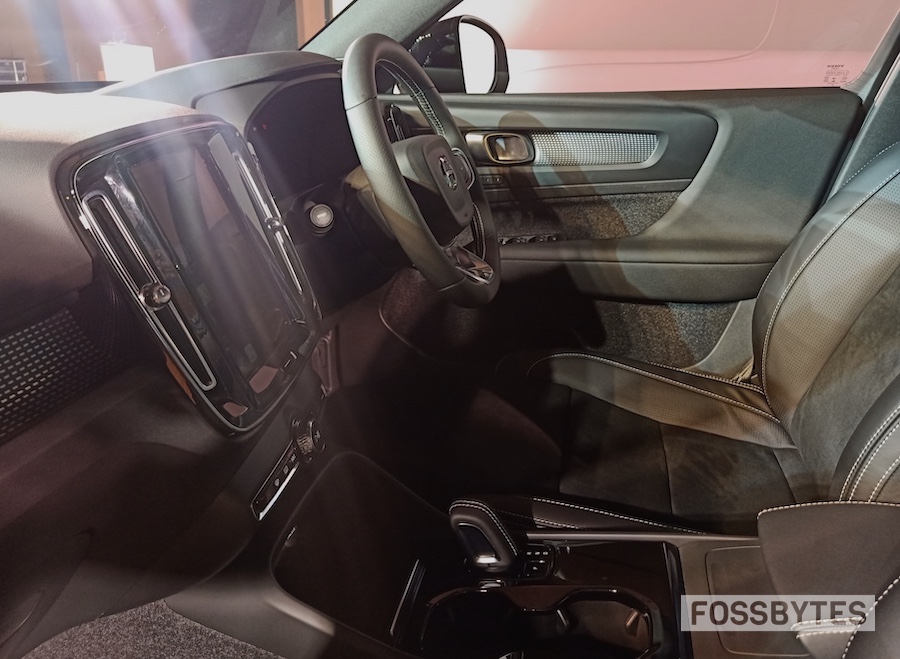Volvo XC40 Recharge interiors front