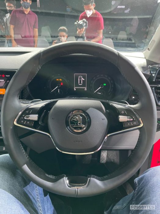steering wheel of skoda kushaq 2021