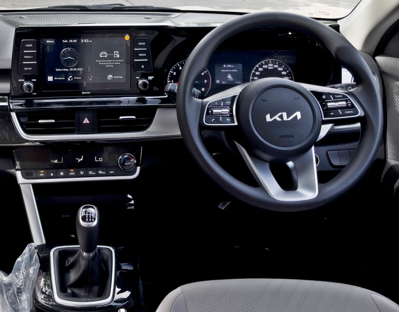 kia 2021 cockpit