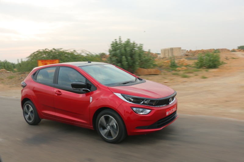 tata altroz sideview