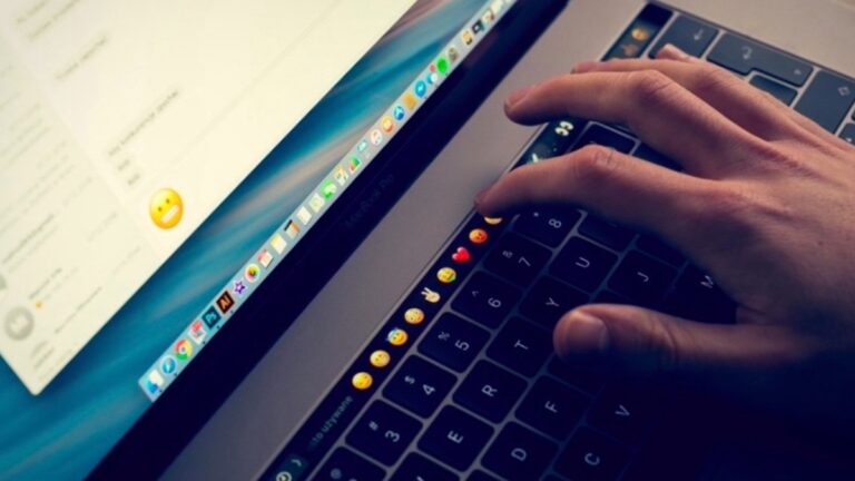 MacBook Pro Touch Bar