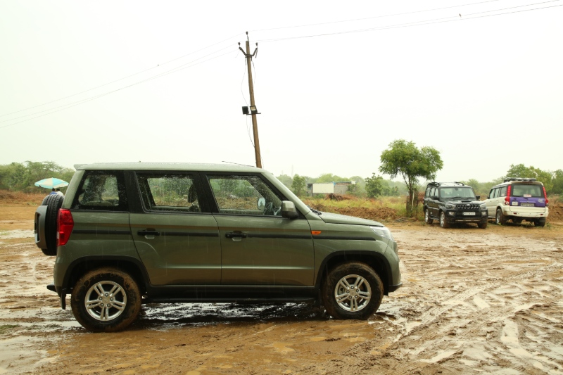 mahindra bolero neo sideview