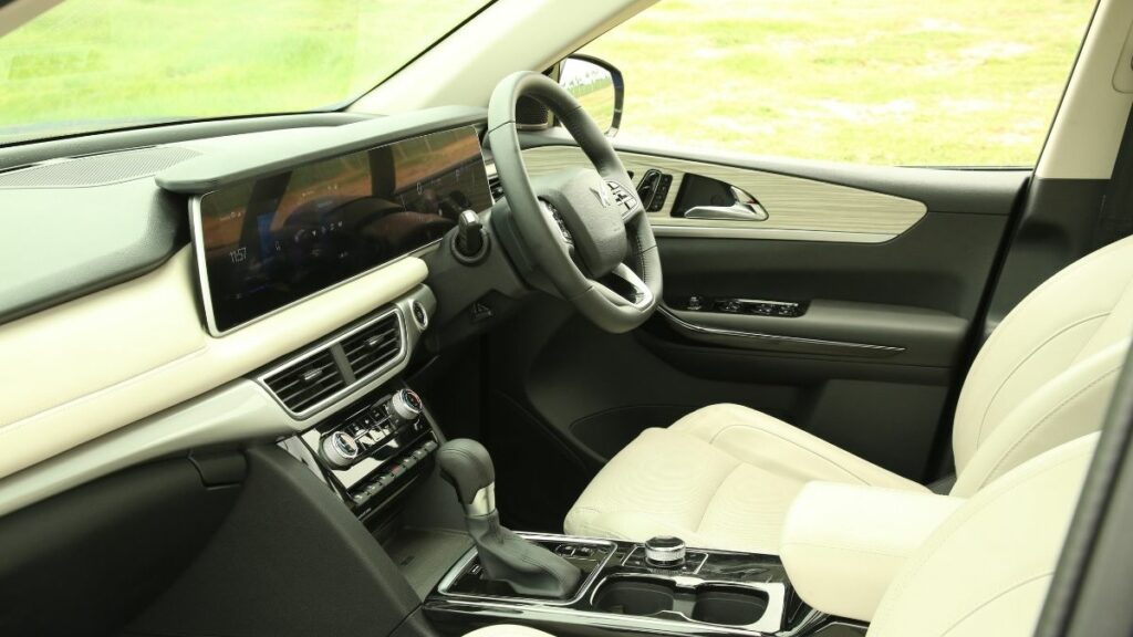 2021 Mahindra XUV700 interior dashboard
