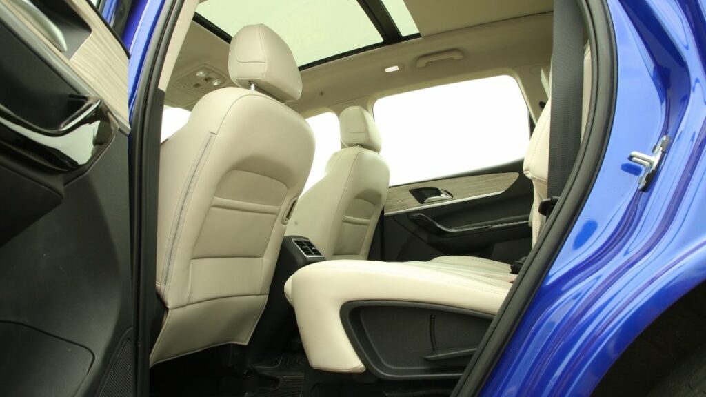 Mahindra XUV700 interior space