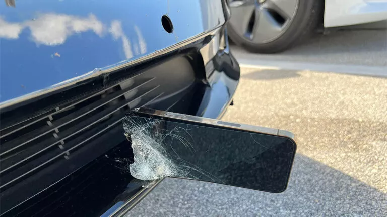 iPhone 13 Pro Max Crashes Into A Tesla Car At 70 mph On A Highway