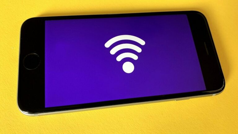 wifi symbol in a smartphone display