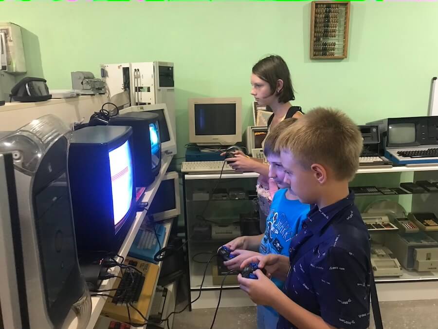 kids at club 8-bit mariupol computer museum