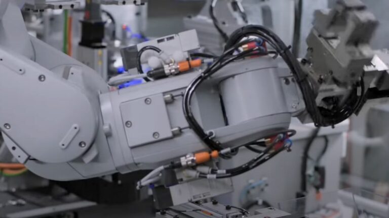 The Apple Robot Can Recycle Your Phone In Under 20 Seconds