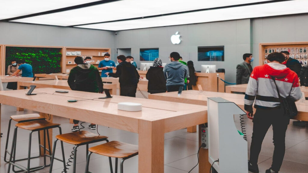 Apple Accused Of Union-Busting Again At Its WTC Store