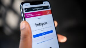 Here's How To Watch Instagram Stories Anonymously In 2022