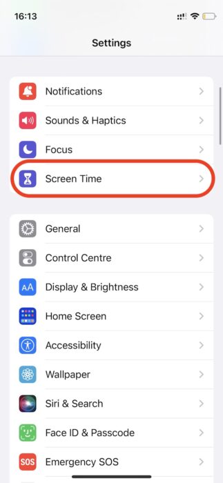 how to remove camera from lock screen iPhone- 1