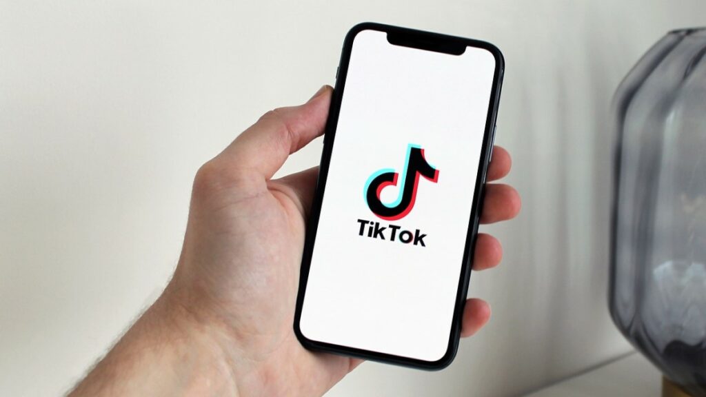 TikTok Is Down, But Don't Fall For DM Experts To Fix It For You