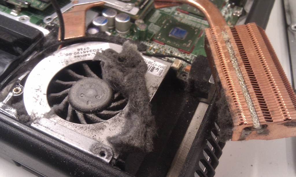 dust in laptop fan - how to run valorant smoothly