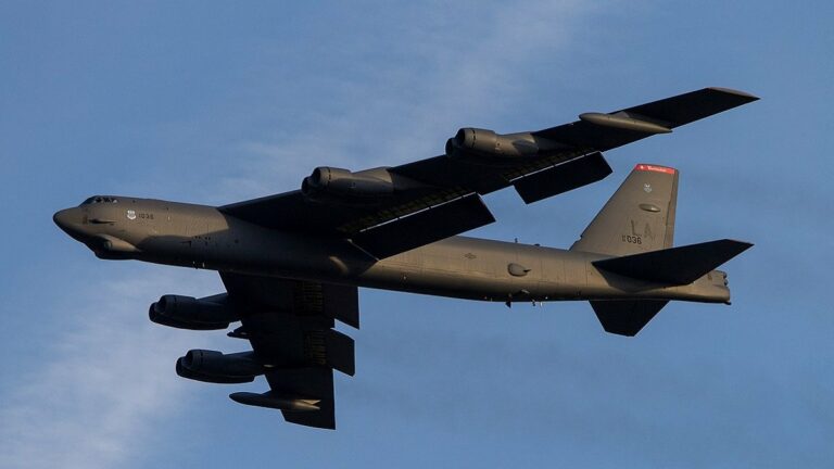 boeing b-52 stratofortress stealth bomber plane