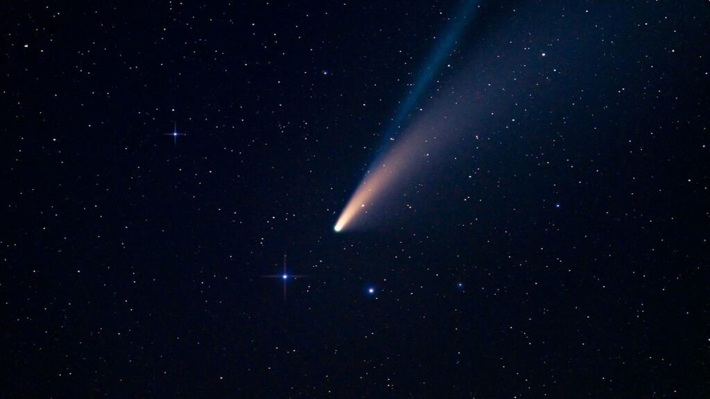Mount Everestsized Comet Heading Towards Earth