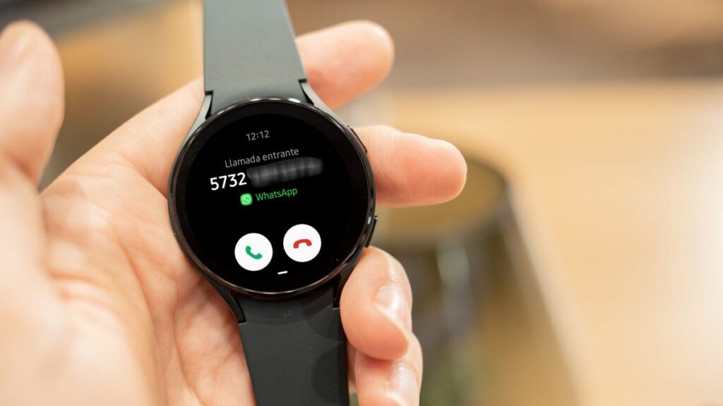 You Could Soon Take WhatsApp Calls On Galaxy Watch 4/5 Fossbytes