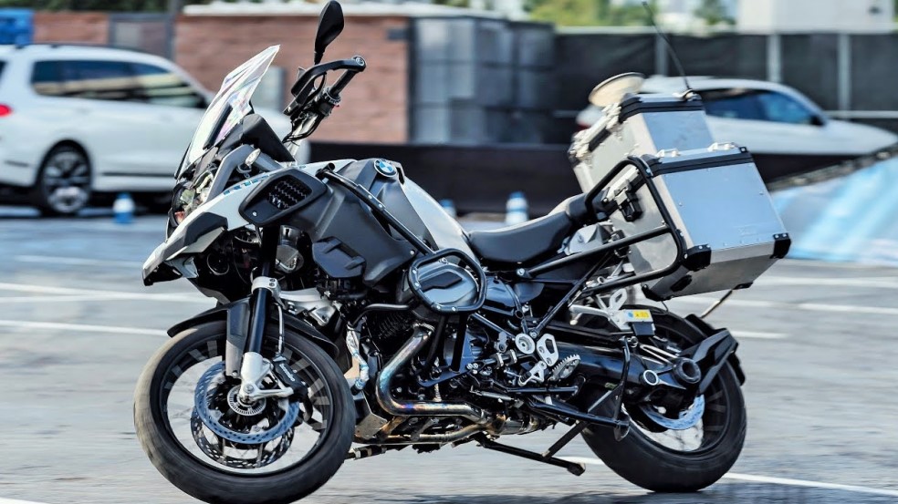 BMW-R-1200-GS self driving bike